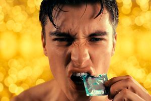 7 поширених помилок при використанні презервативів, які псують захист фото