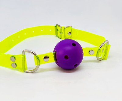 Кляп неоновый DS Fetish, салатовый ремешок с фиолетовым шариком 88809 фото