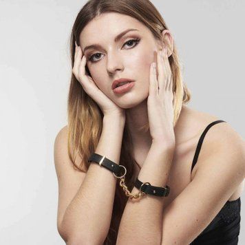 Eco-leather handcuffs Bijoux Indiscrets Maze &ndash; Thin Handcuffs Black