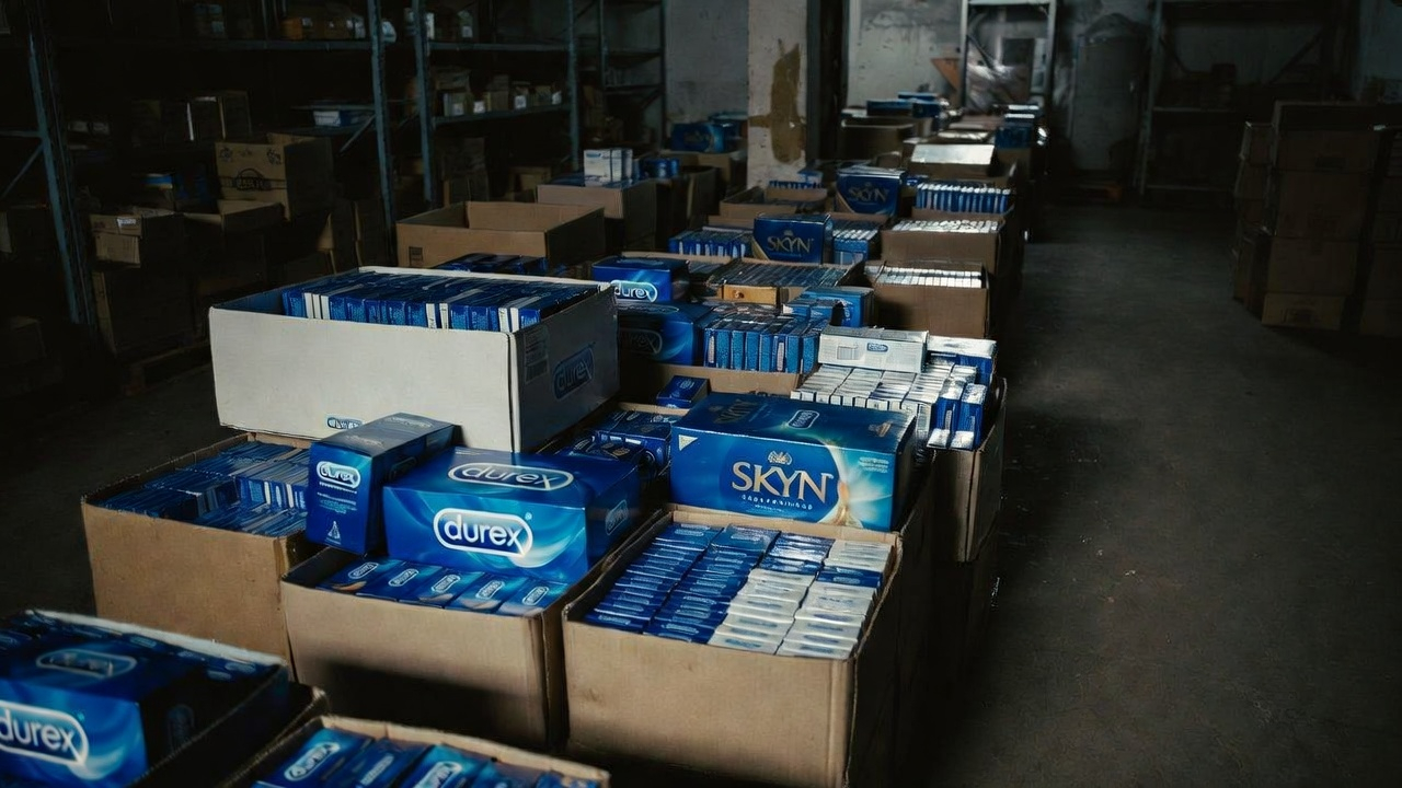 Презервативи на складі магазину SafeYourLove